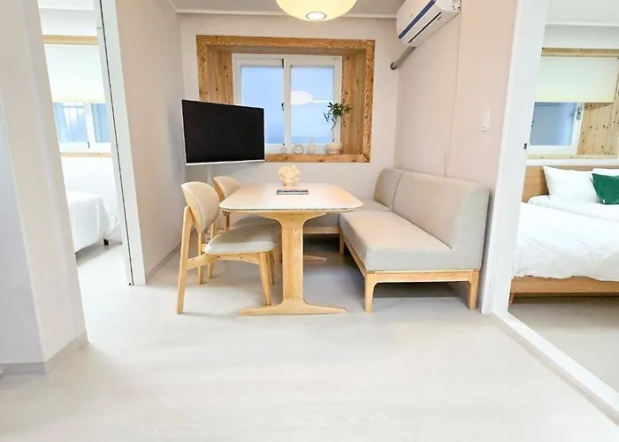 New#hyehwa Station#hansung Station #3 7 People#jongno#changgyeonggung Palace#naksan Park#bukchon Hanok Village#jongno#dongdaemun#myeongdong