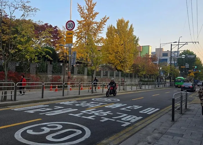 New#hyehwa Station#hansung Station #3 7 People#jongno#changgyeonggung Palace#naksan Park#bukchon Hanok Village#jongno#dongdaemun#myeongdong
